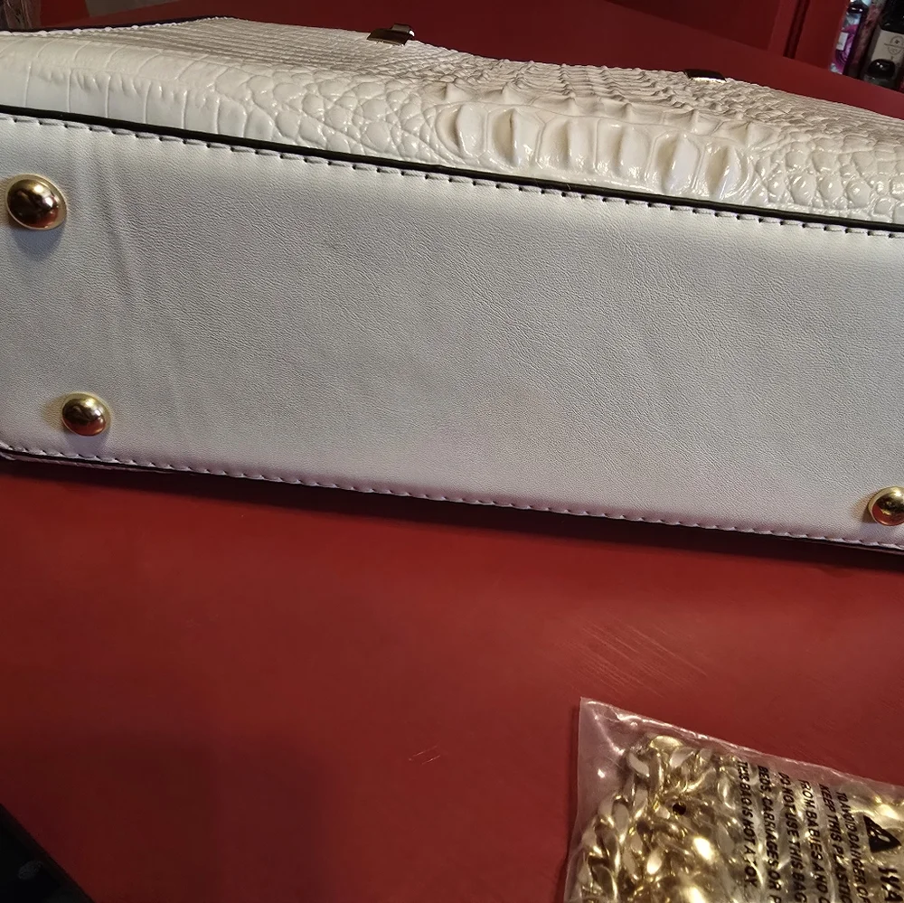 Elegant White Croc-Embossed fashion Handbag Set_6